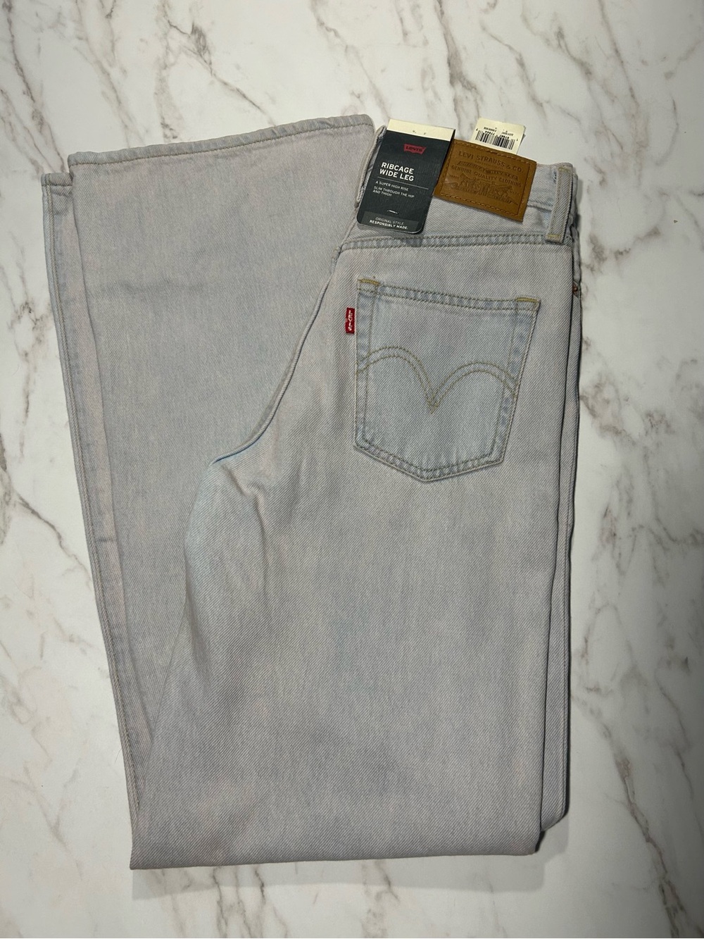 NWT Levi’s Ribcage Wide Leg Jeans 24x32 Light Wash High Rise